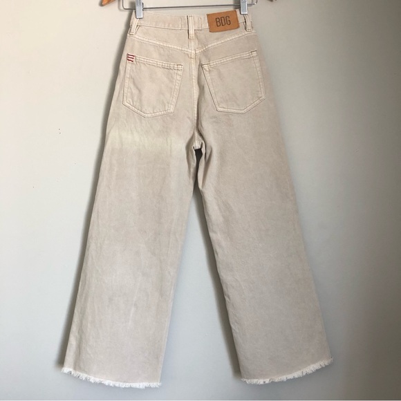 BDG Urban Outfitters High & Wide Cropped Raw Hem Jeans Beige Women’s Size 26 - Picture 4 of 13